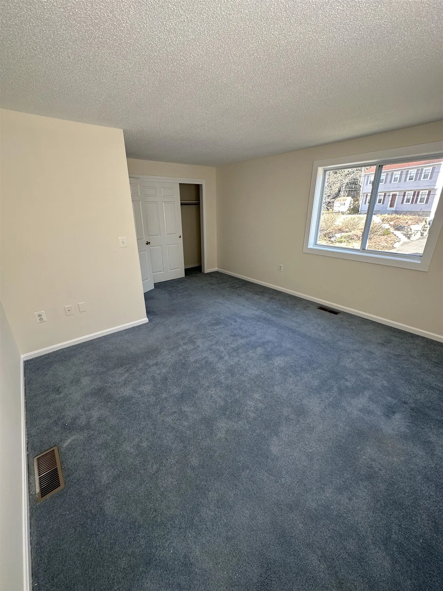 12 Carson Circle Nashua NH 03062