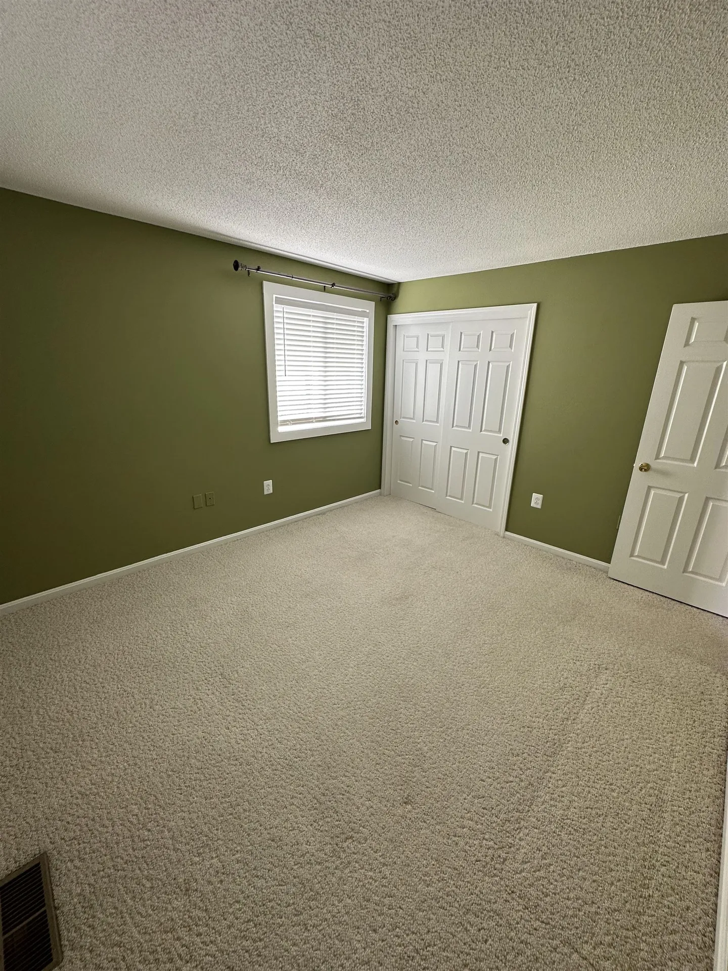 12 Carson Circle Nashua NH 03062