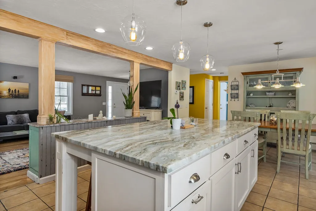 17 Lamington Hill Road Stratham NH 03885