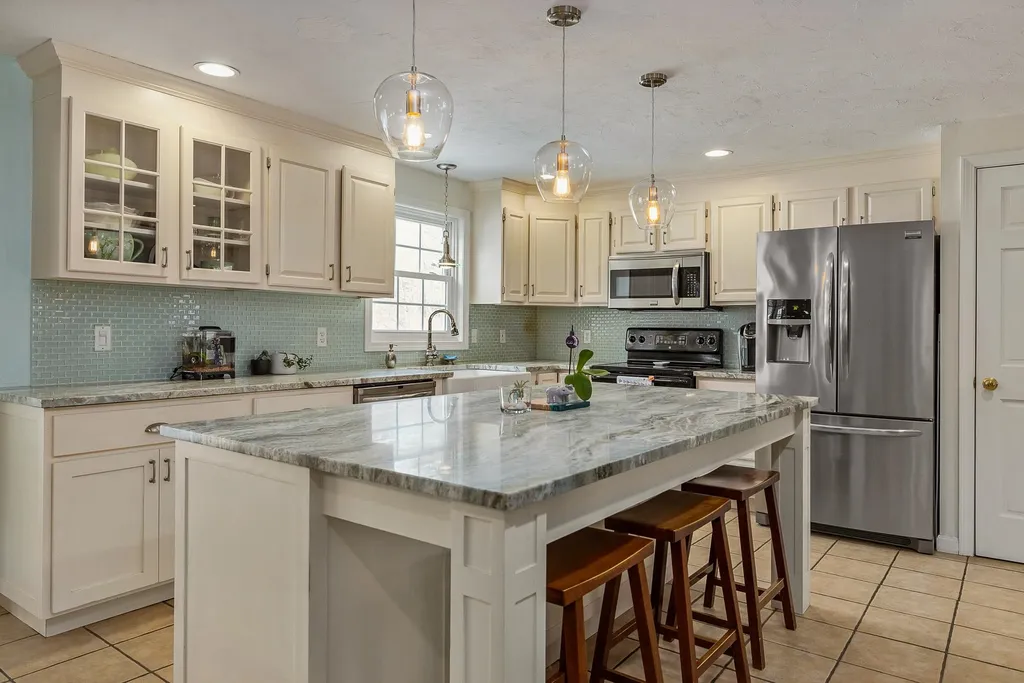 17 Lamington Hill Road Stratham NH 03885