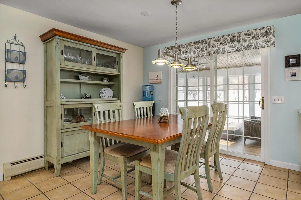 17 Lamington Hill Road Stratham NH 03885
