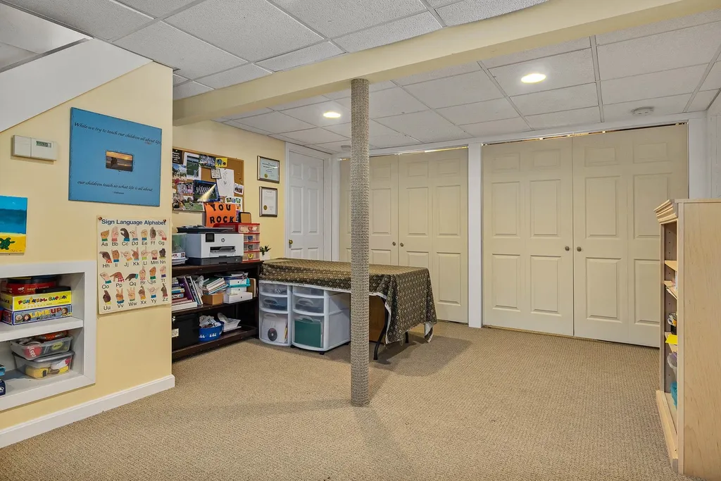 17 Lamington Hill Road Stratham NH 03885