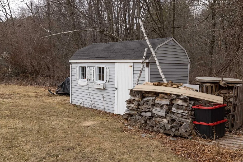 17 Lamington Hill Road Stratham NH 03885