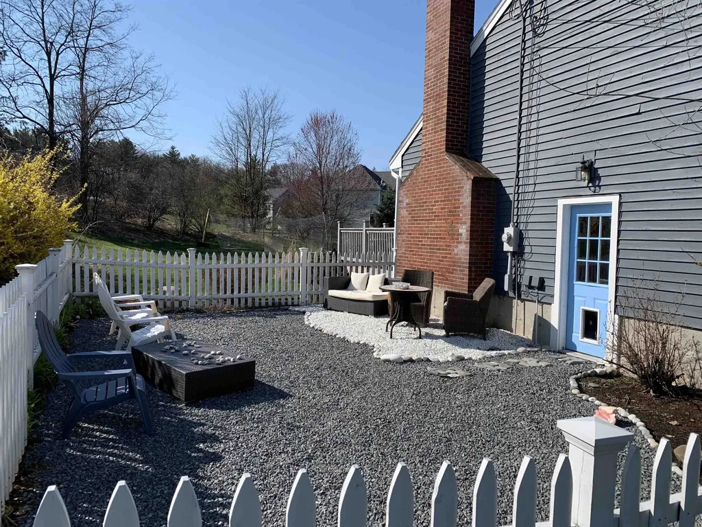 17 Lamington Hill Road Stratham NH 03885