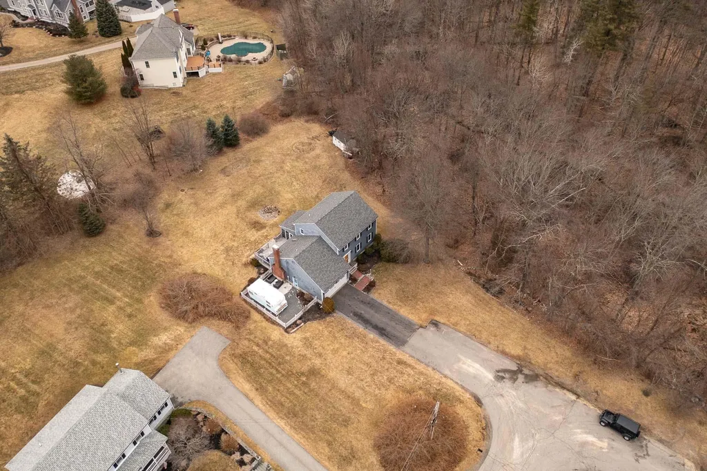 17 Lamington Hill Road Stratham NH 03885