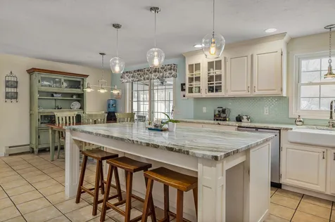 17 Lamington Hill Road Stratham NH 03885