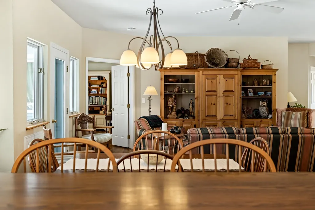 10 Skyline Way Hartford VT 05001