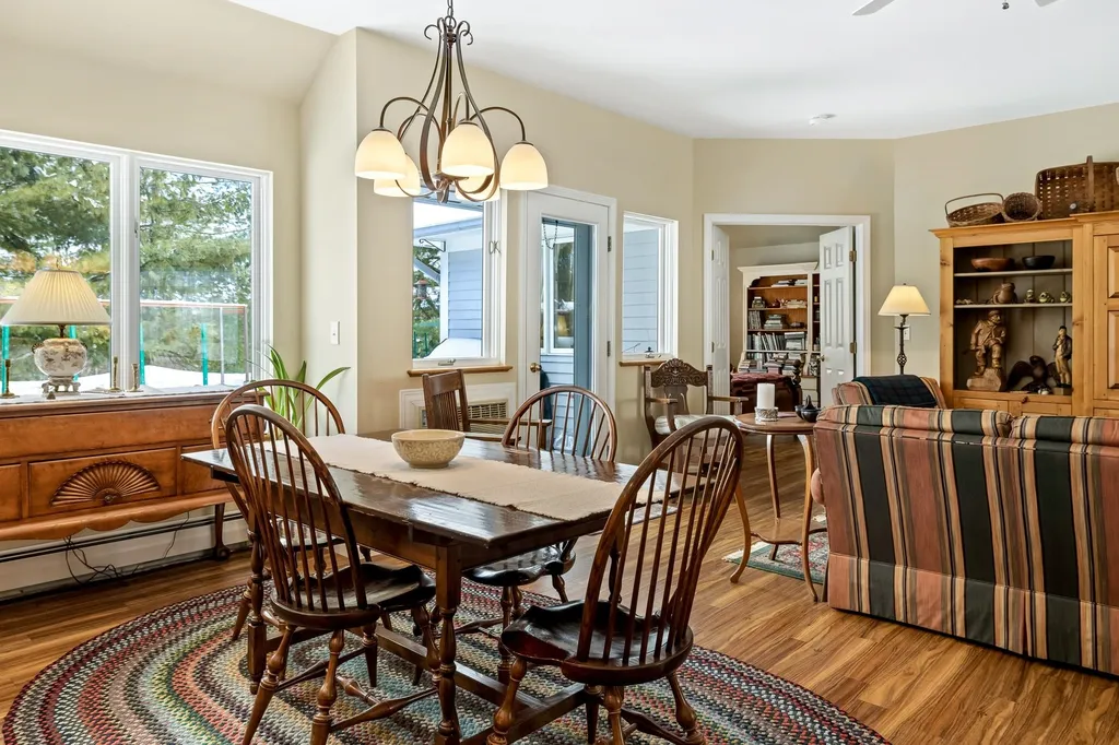 10 Skyline Way Hartford VT 05001