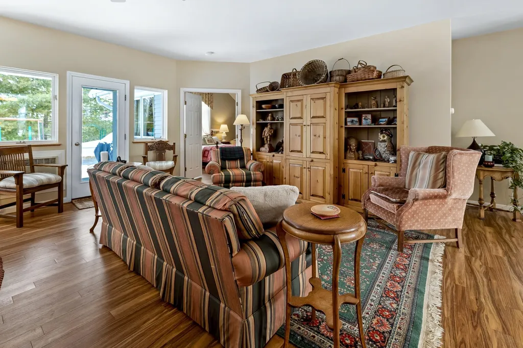 10 Skyline Way Hartford VT 05001