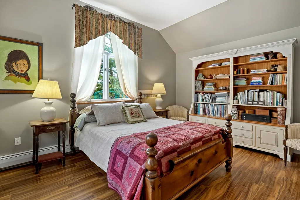 10 Skyline Way Hartford VT 05001