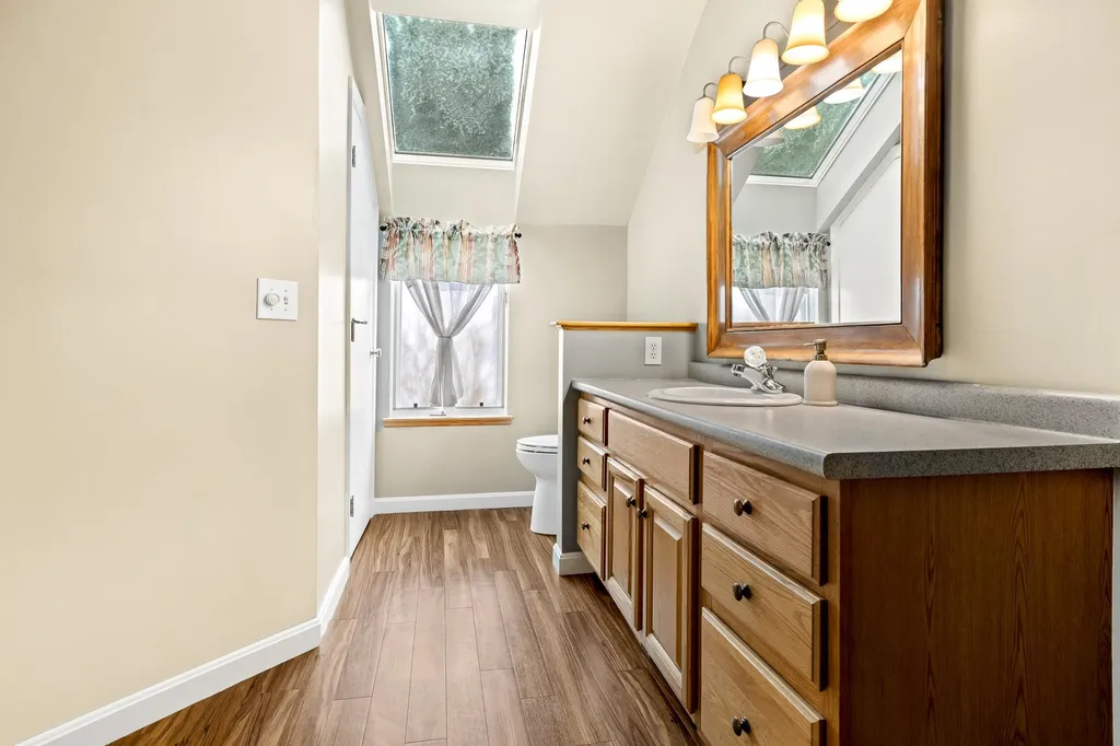 10 Skyline Way Hartford VT 05001