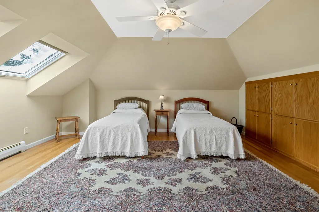 10 Skyline Way Hartford VT 05001