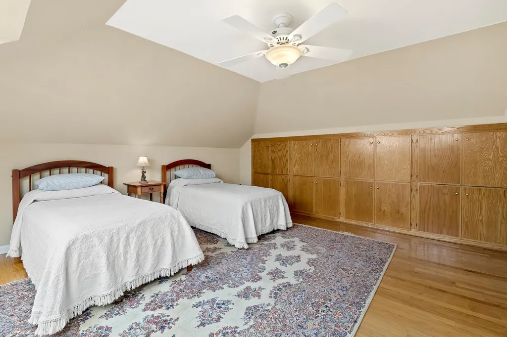 10 Skyline Way Hartford VT 05001
