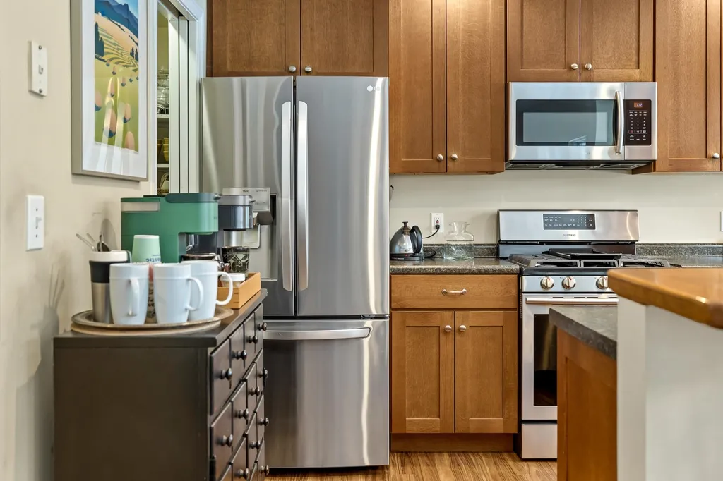 10 Skyline Way Hartford VT 05001