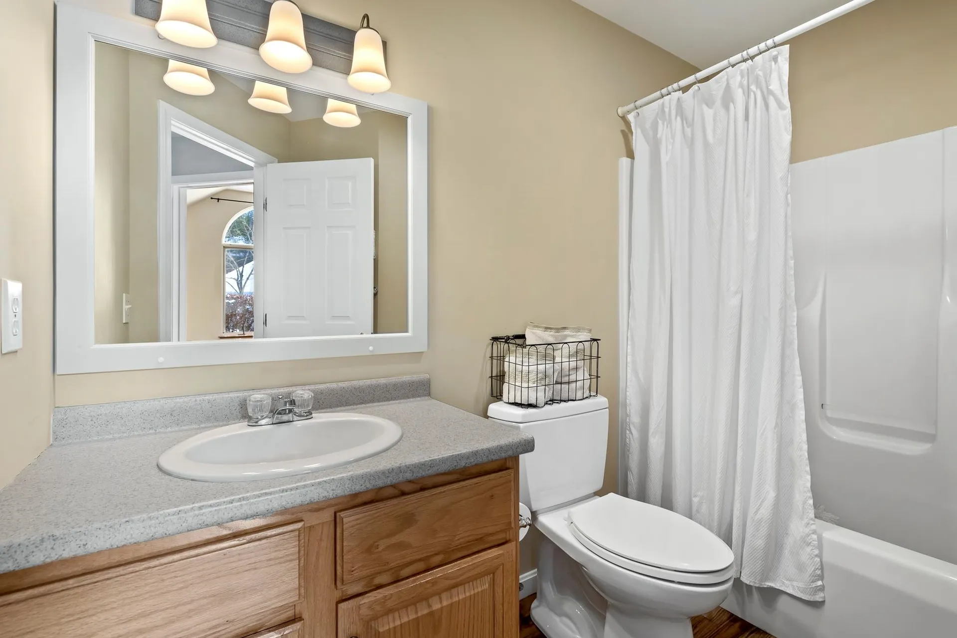 10 Skyline Way Hartford VT 05001