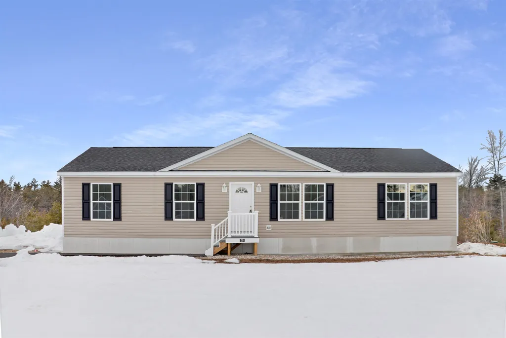 29 Margarets Way Ossipee NH 03864