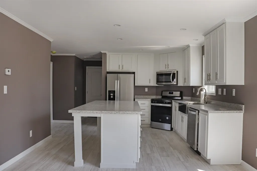 29 Margarets Way Ossipee NH 03864