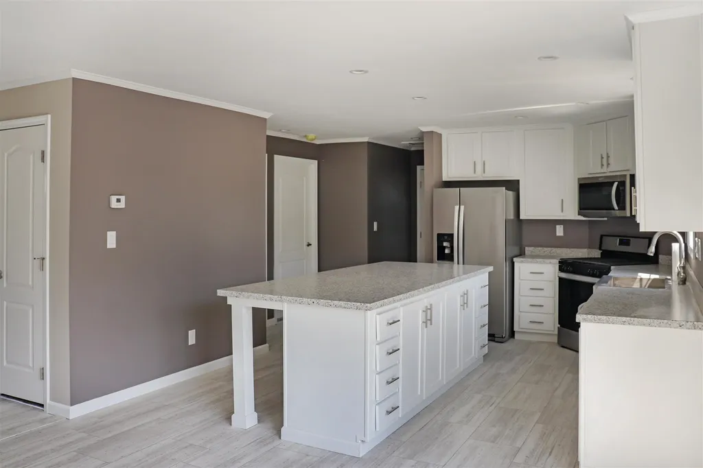 29 Margarets Way Ossipee NH 03864