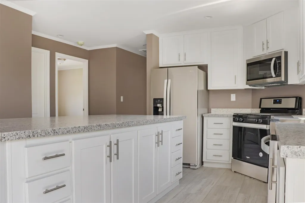 29 Margarets Way Ossipee NH 03864