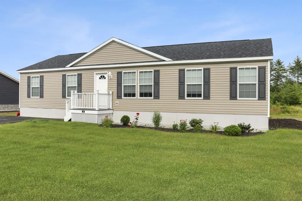 29 Margarets Way Ossipee NH 03864