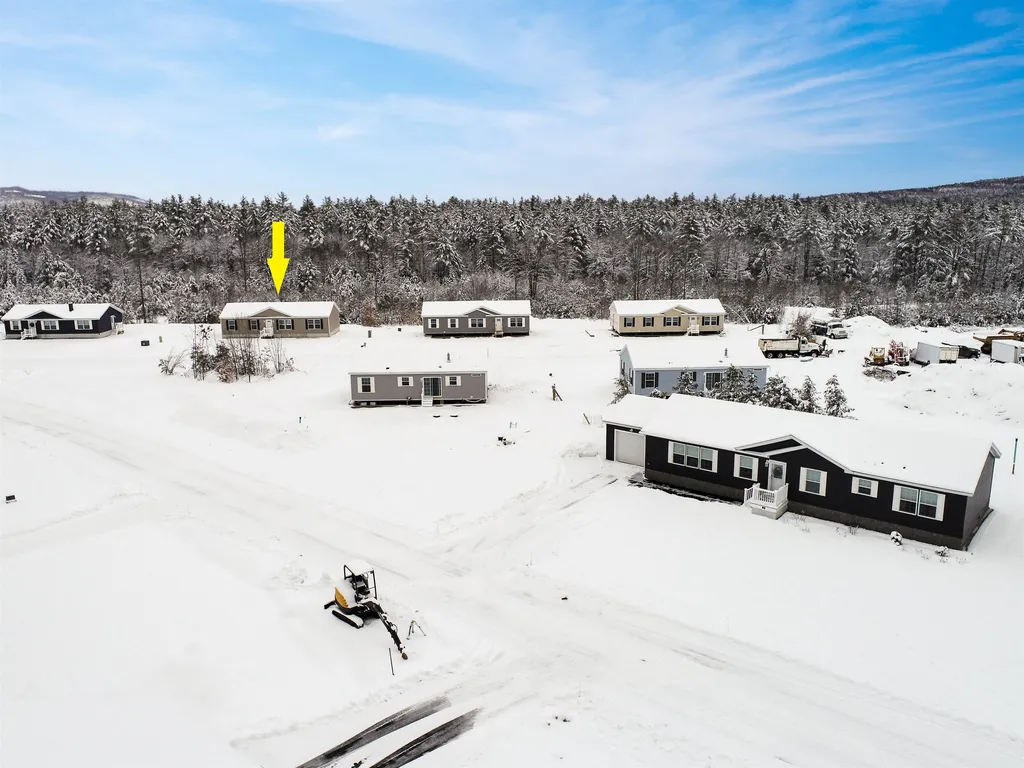 29 Margarets Way Ossipee NH 03864