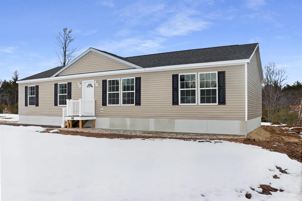 29 Margarets Way Ossipee NH 03864