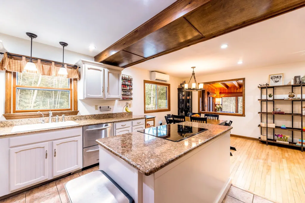 10 Brady Road Enfield NH 03748