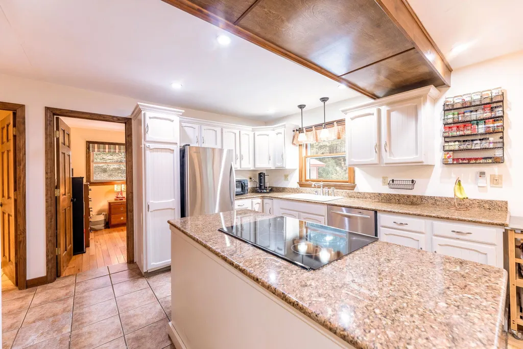 10 Brady Road Enfield NH 03748