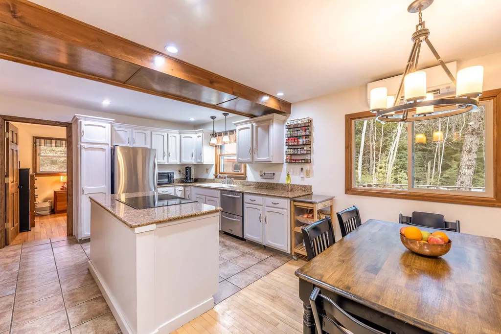 10 Brady Road Enfield NH 03748