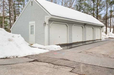 8 Links Path Laconia NH 03246