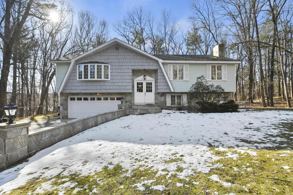 177 Sherburne Road Pelham NH 03076