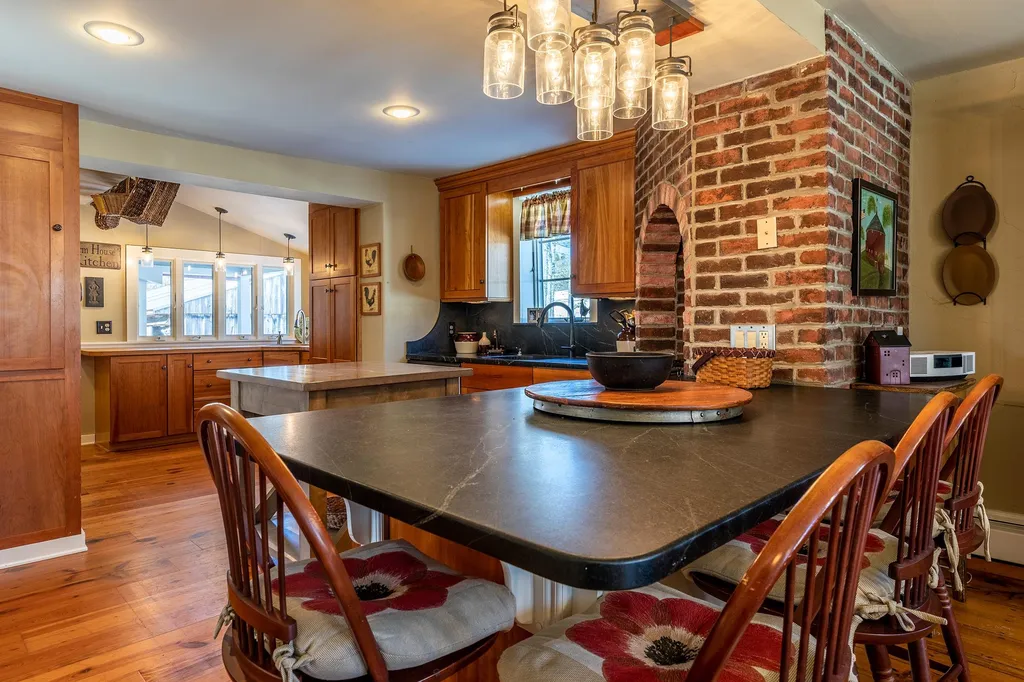 929 Middletown Road Londonderry VT 05155