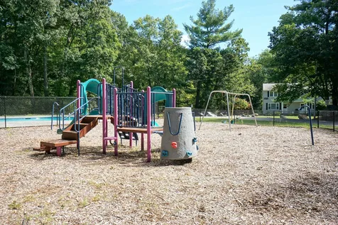 38 Boulder Drive Londonderry NH 03053