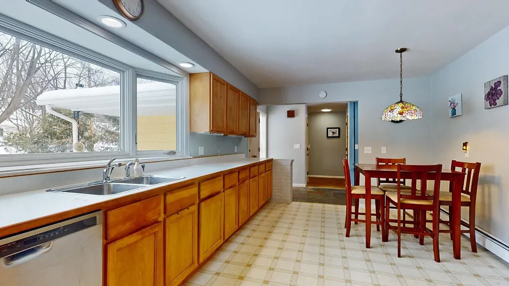 27 Ridgewood Drive Burlington VT 05408