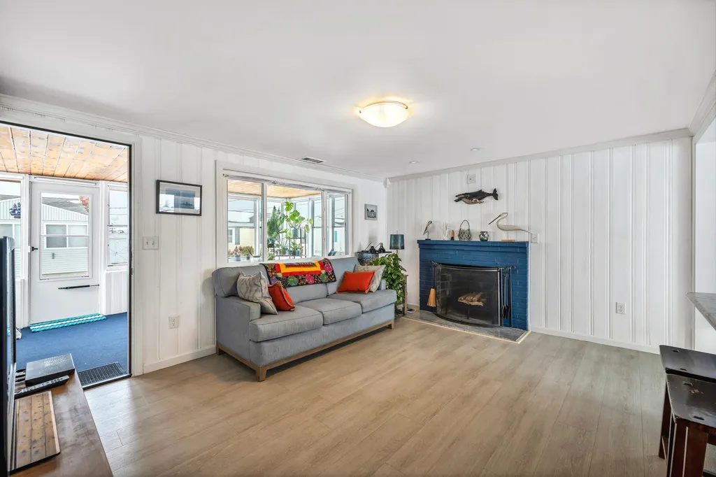 67 Hobson Avenue Hampton NH 03842