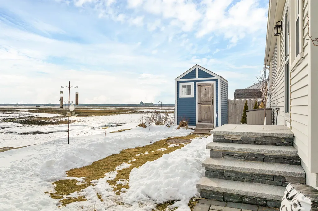67 Hobson Avenue Hampton NH 03842