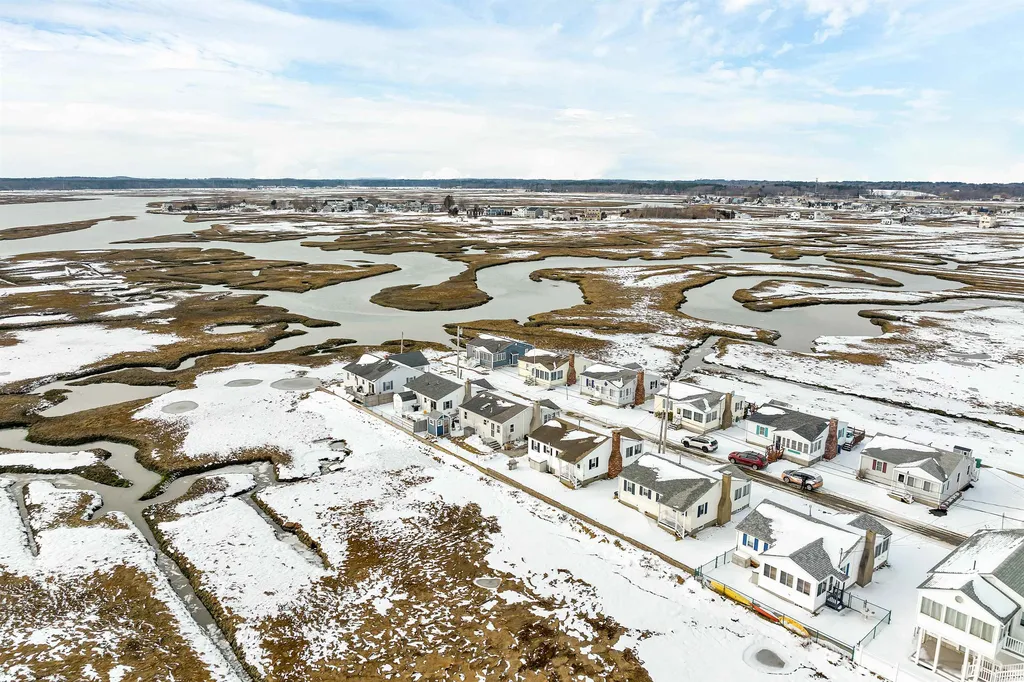 67 Hobson Avenue Hampton NH 03842