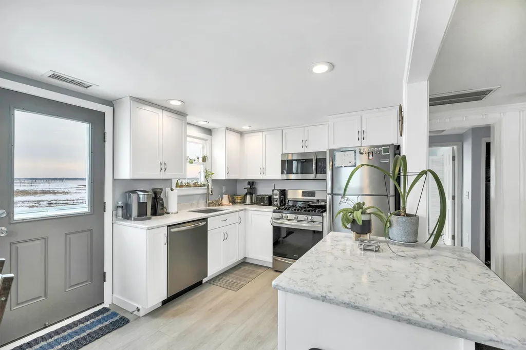 67 Hobson Avenue Hampton NH 03842