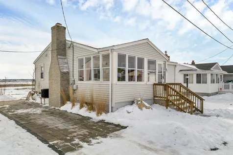 67 Hobson Avenue Hampton NH 03842