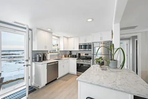 67 Hobson Avenue Hampton NH 03842