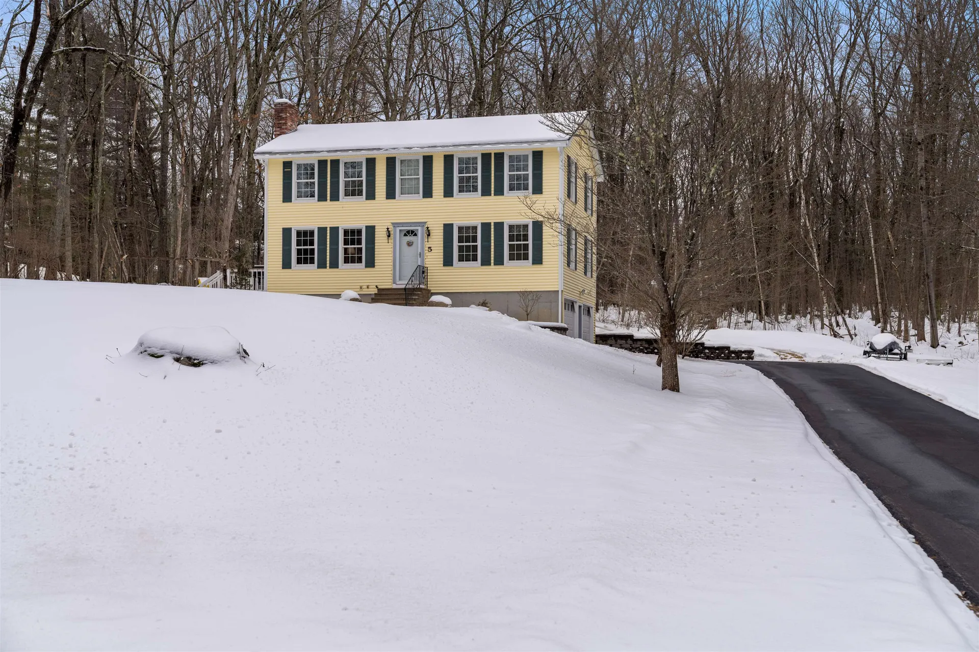 5 Connors Street Londonderry NH 03053