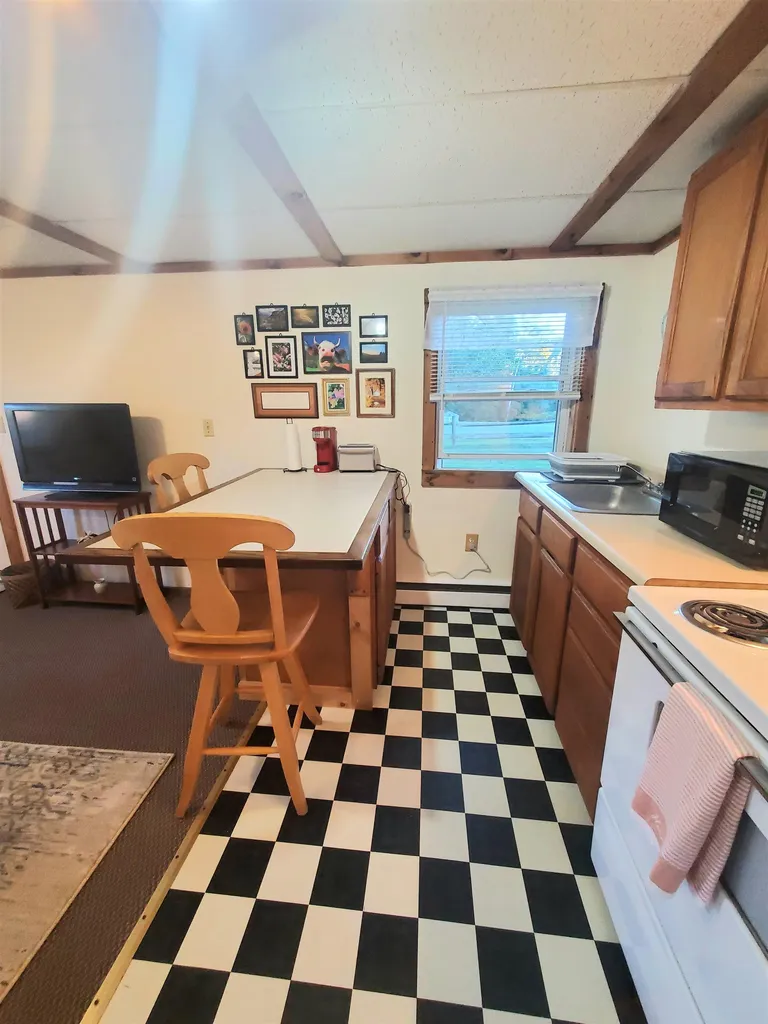 989-1009 Middle Pownal Road Pownal VT 05261