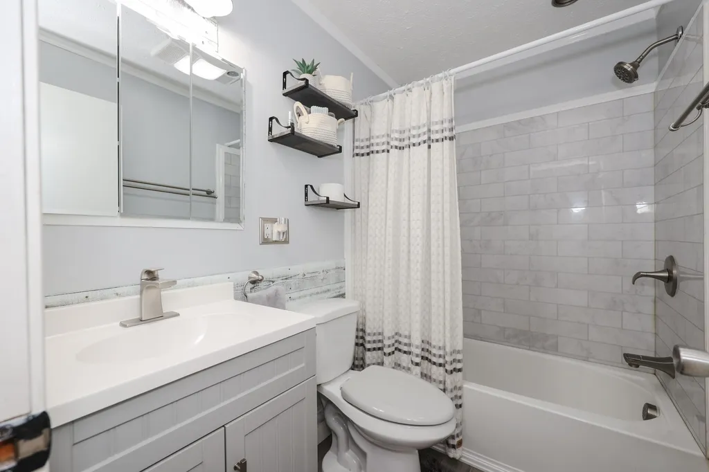 18 Russell Street Nashua NH 03060