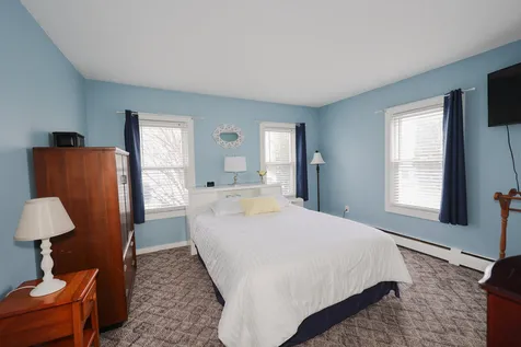 18 Russell Street Nashua NH 03060