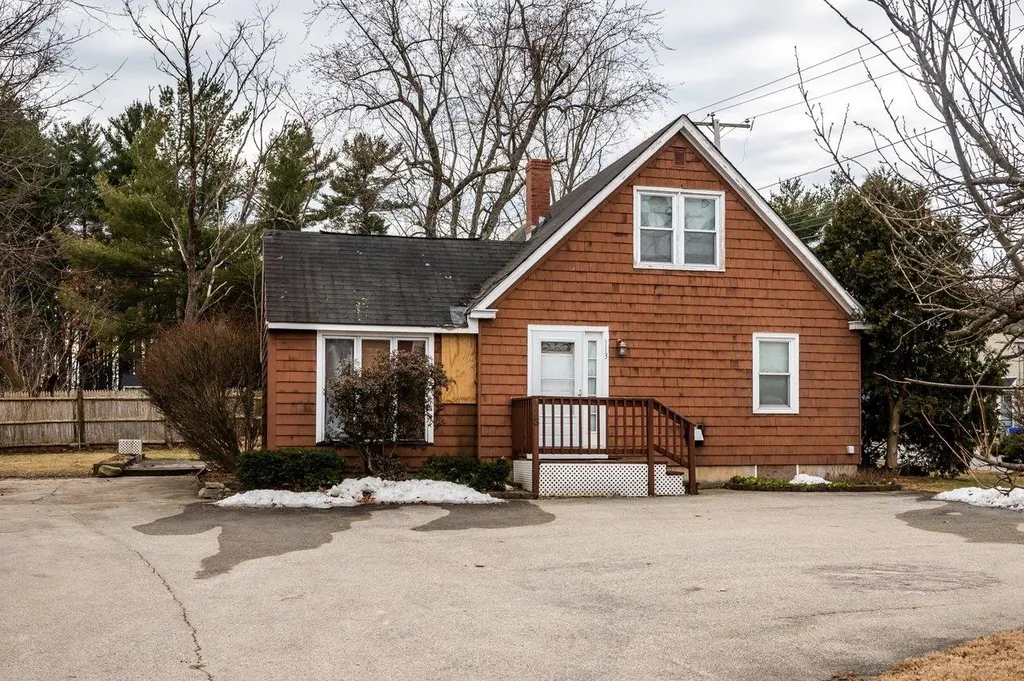 113 Derry Street Hudson NH 03051
