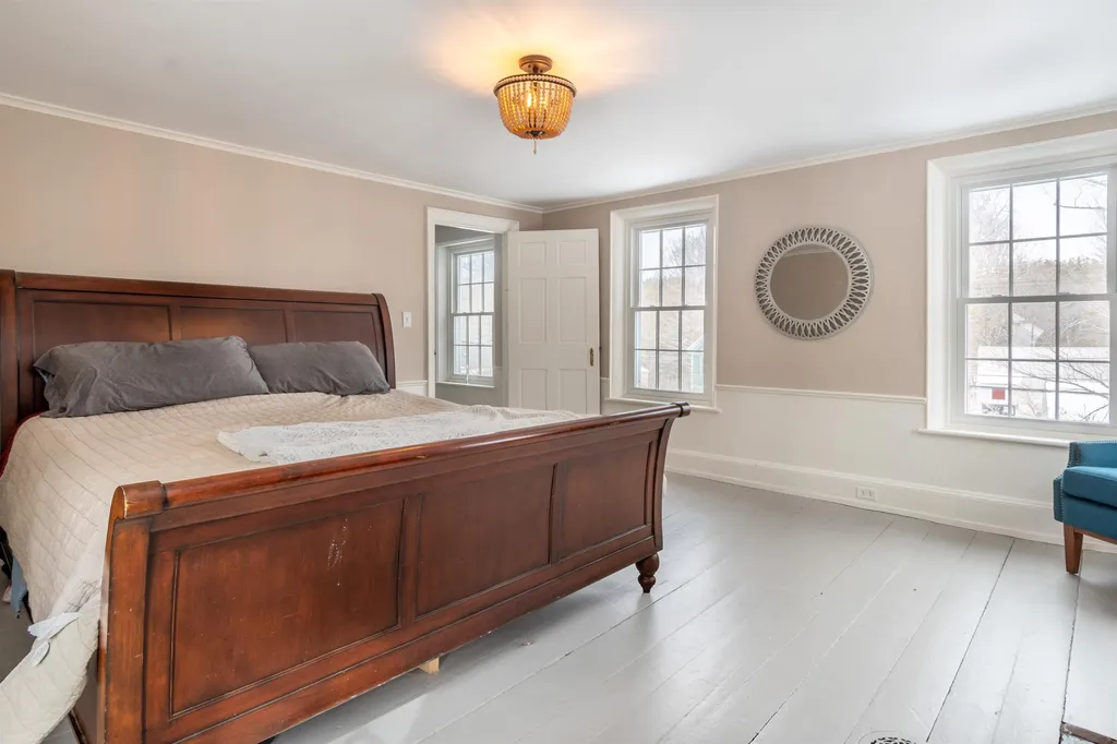 189 Main Street Francestown NH 03043