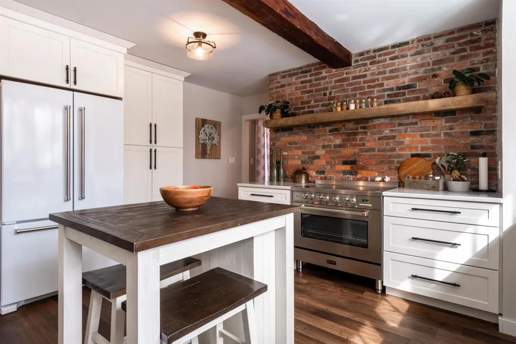 189 Main Street Francestown NH 03043