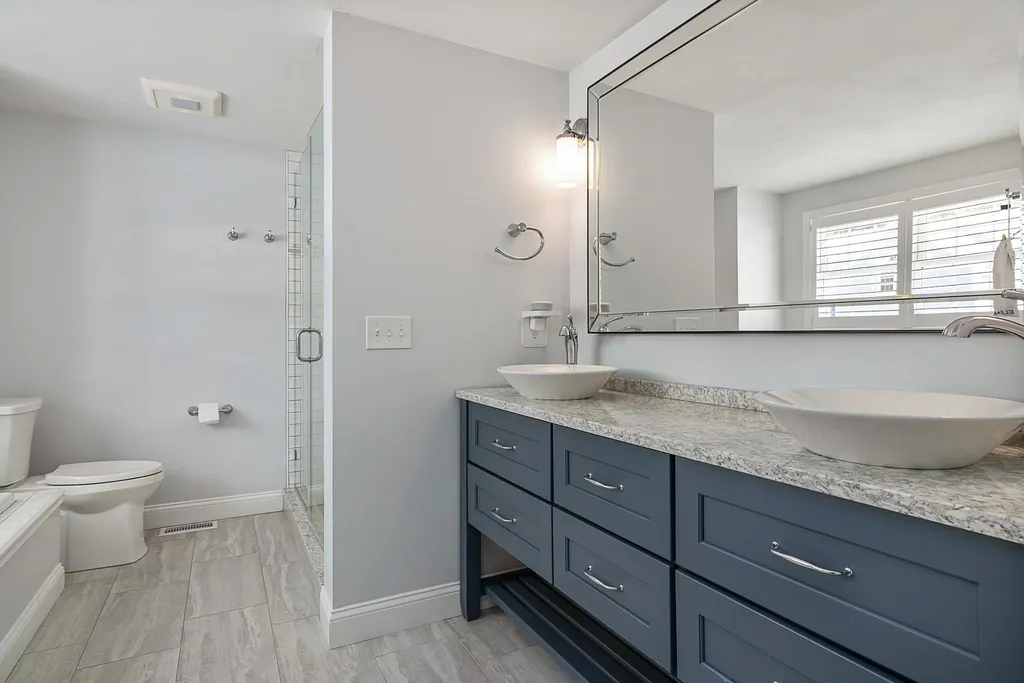 27 Drakes Landing Hampton NH 03842