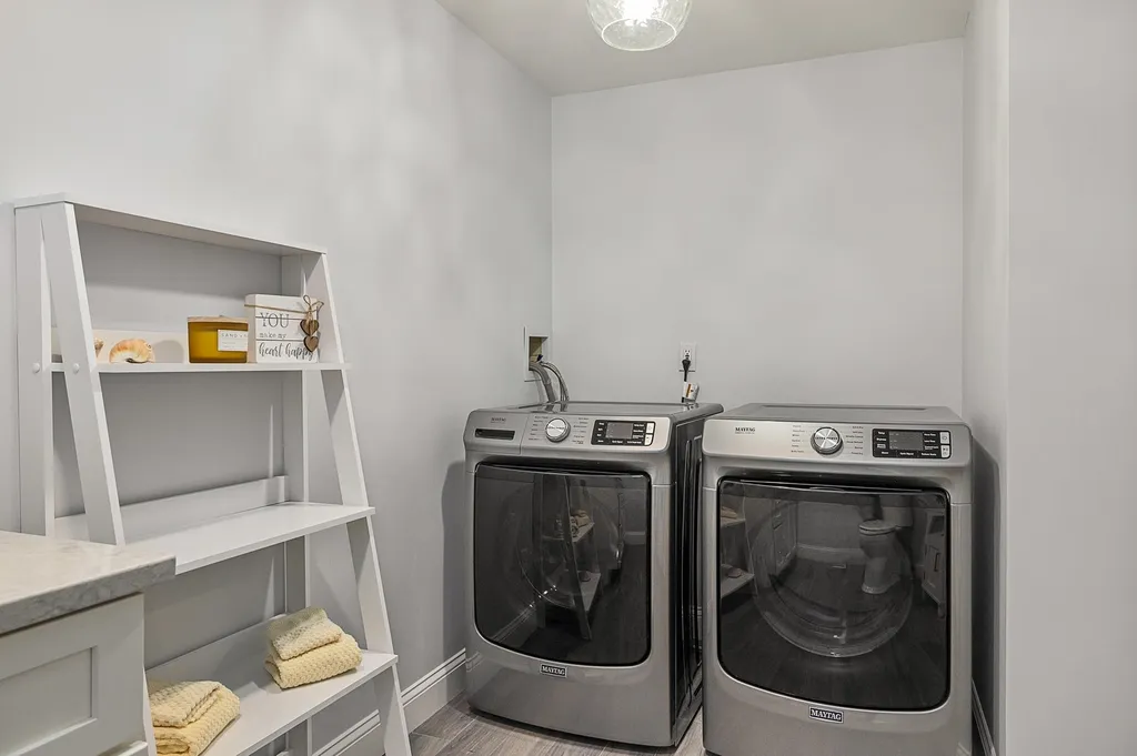 27 Drakes Landing Hampton NH 03842