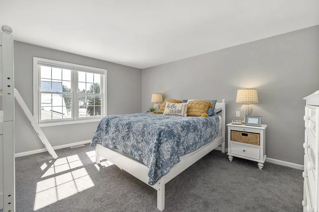 27 Drakes Landing Hampton NH 03842